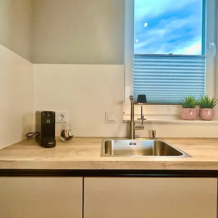 In Fusslaeufiger Naehe Zu Airport-messe 2 Appartement