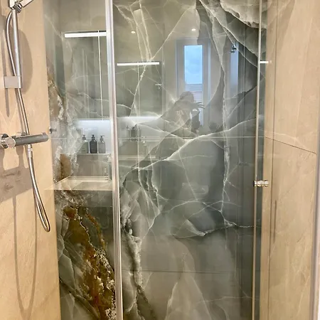 In Fusslaeufiger Naehe Zu Airport-messe 2 Apartment Dusseldorf